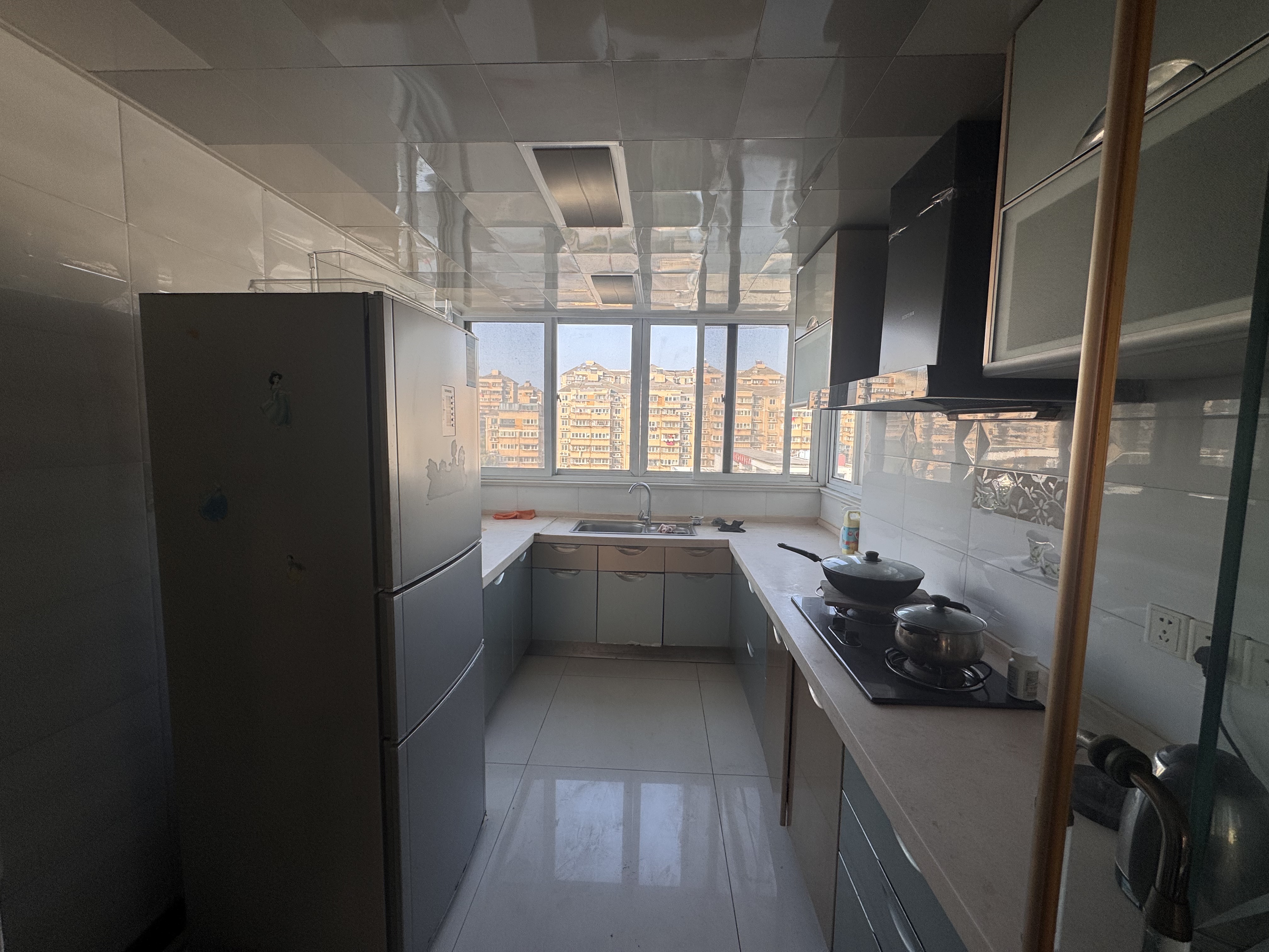 紫东花苑 3室2厅1卫 210m&sup2;