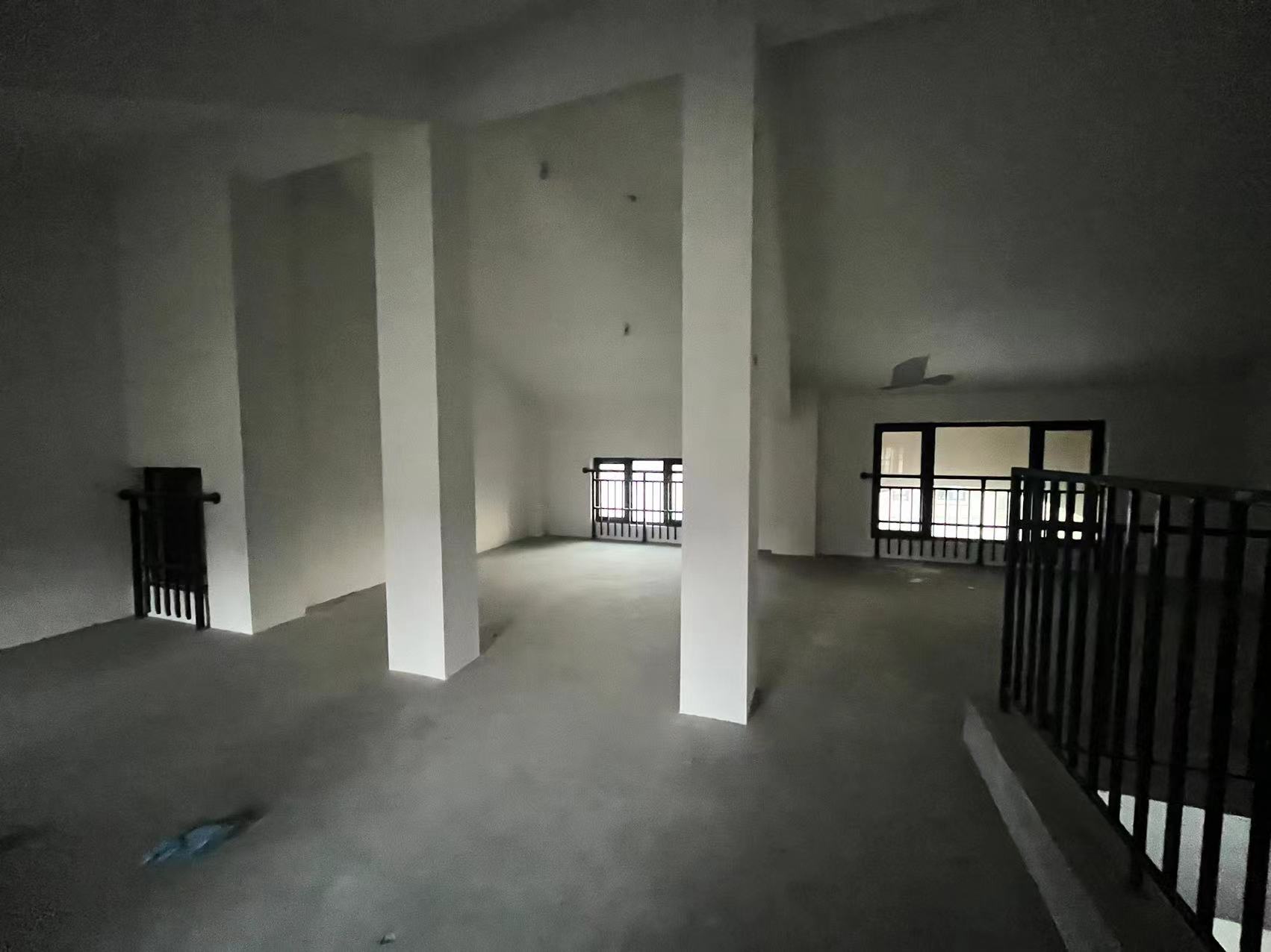 城市嘉苑 3室3厅1卫 181.01m²