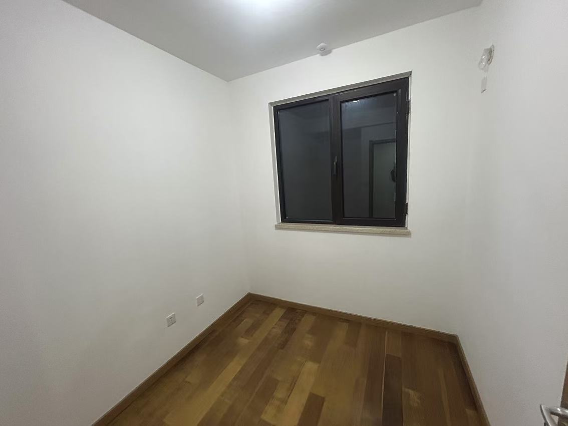 绿地新里城 3室2厅1卫 91m&sup2;