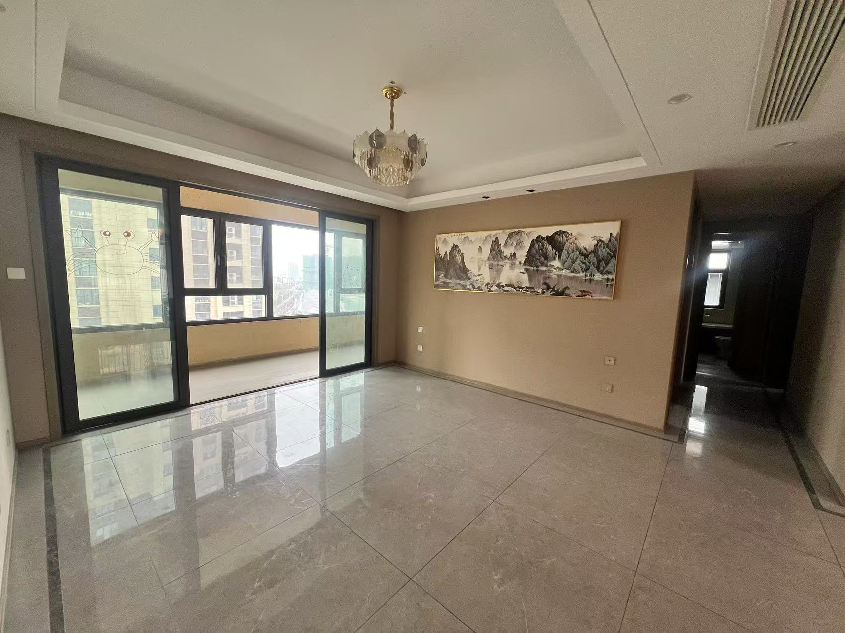 珑府 3室2厅2卫 145m²