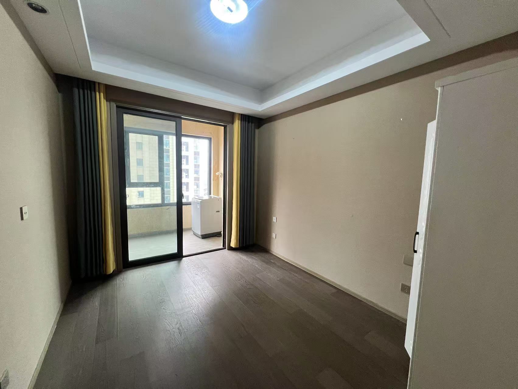 珑府 3室2厅2卫 145m&sup2;