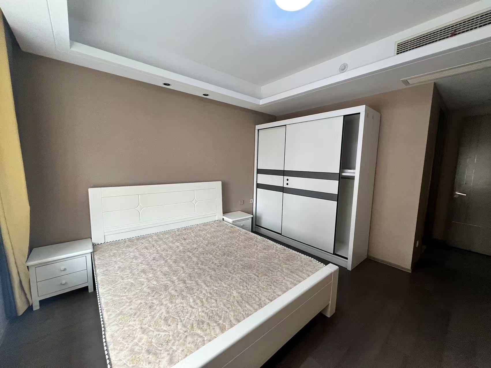 珑府 3室2厅2卫 145m&sup2;