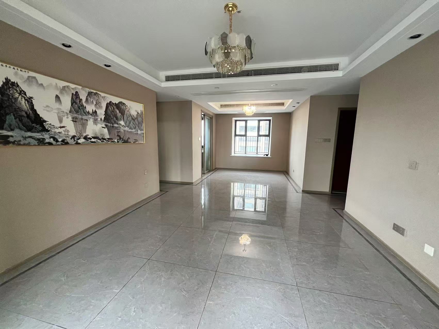 珑府 4室2厅2卫 140m²