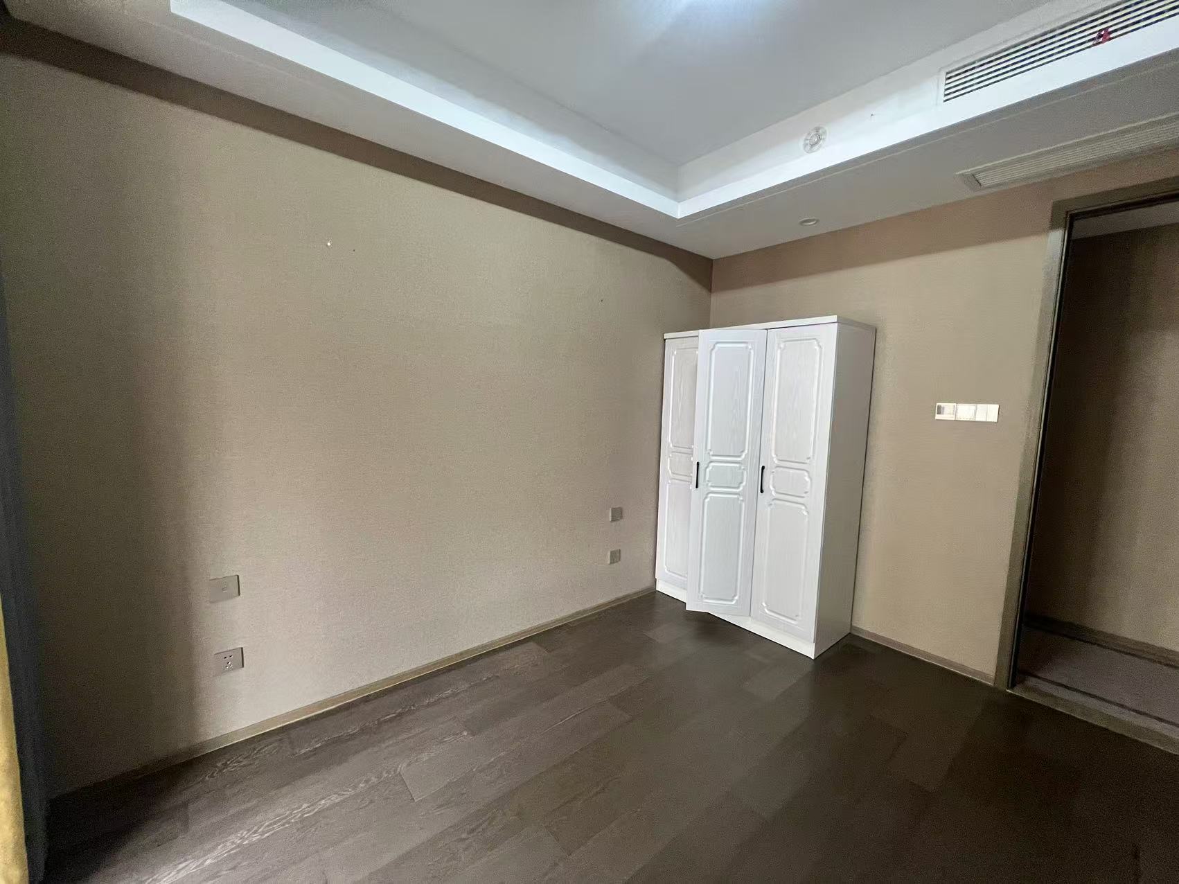 珑府 4室2厅2卫 140m&sup2;