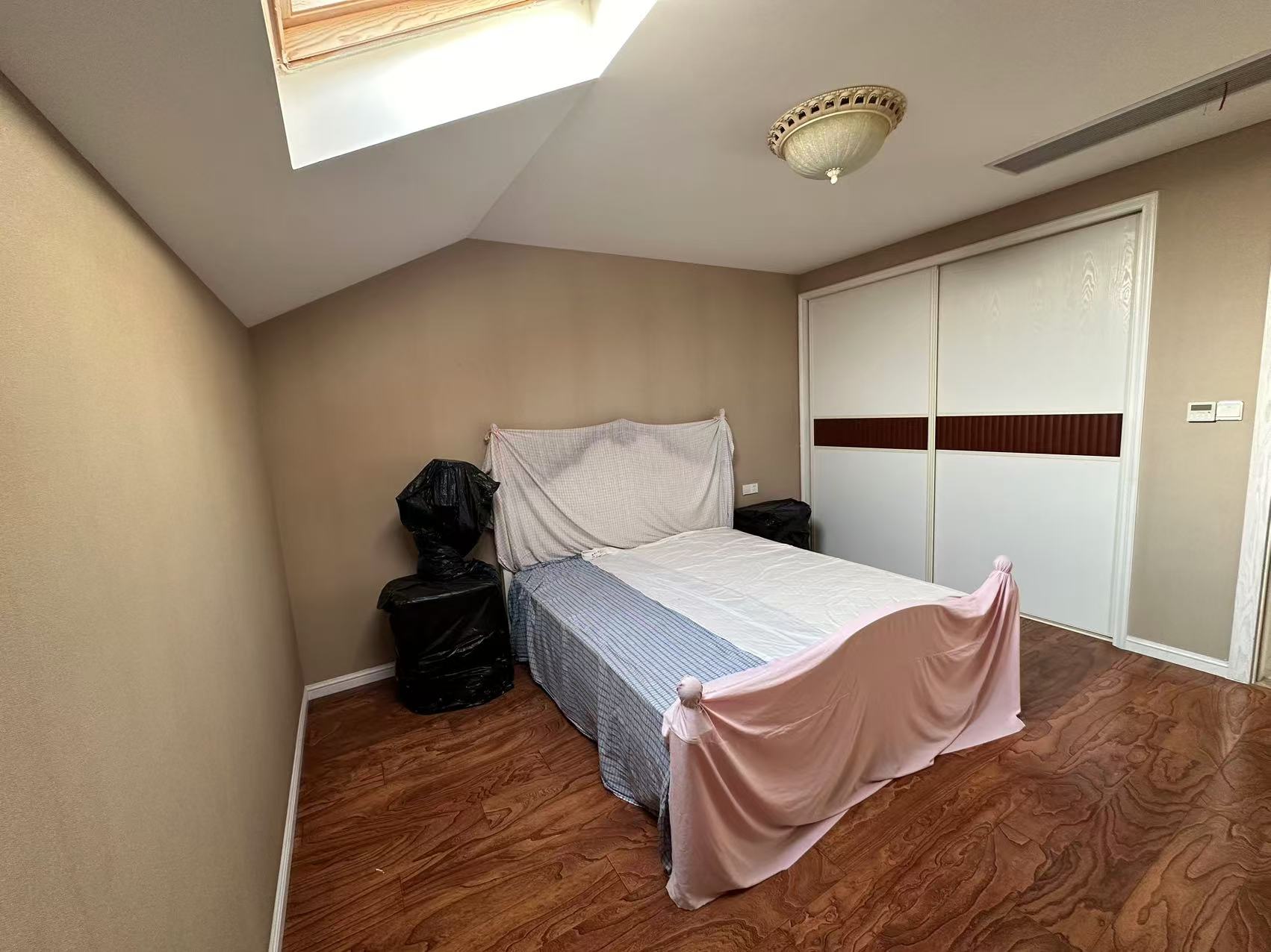 军山花园 4室2厅2卫 192.14m&sup2;