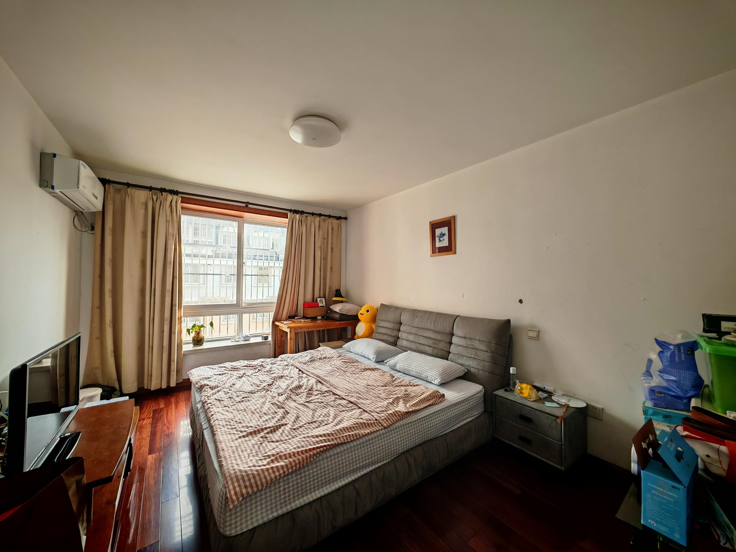 天馨花苑 5室2厅2卫 192.00m²