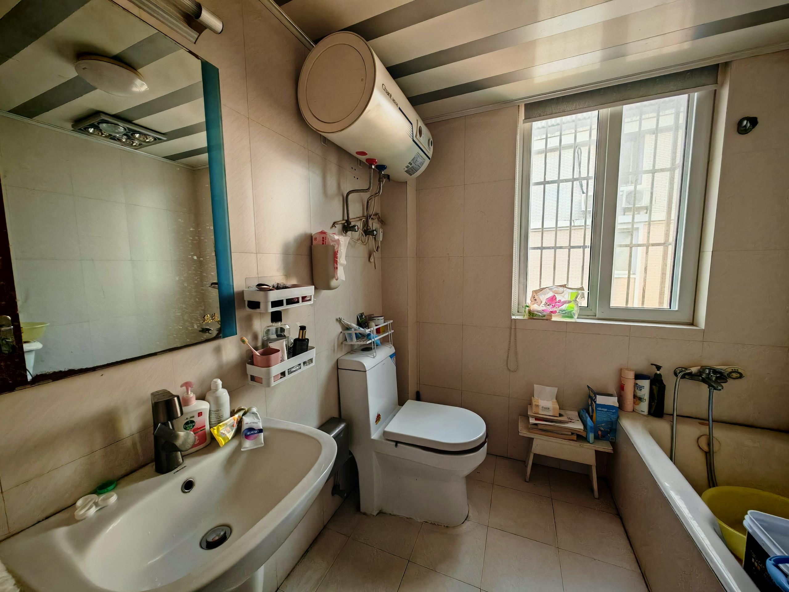 天馨花苑 5室2厅2卫 192.00m²