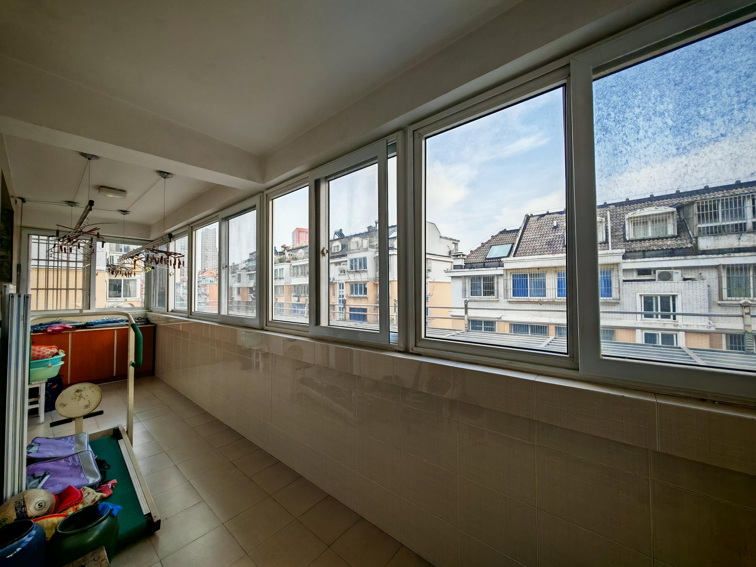天馨花苑 5室2厅2卫 192.00m²