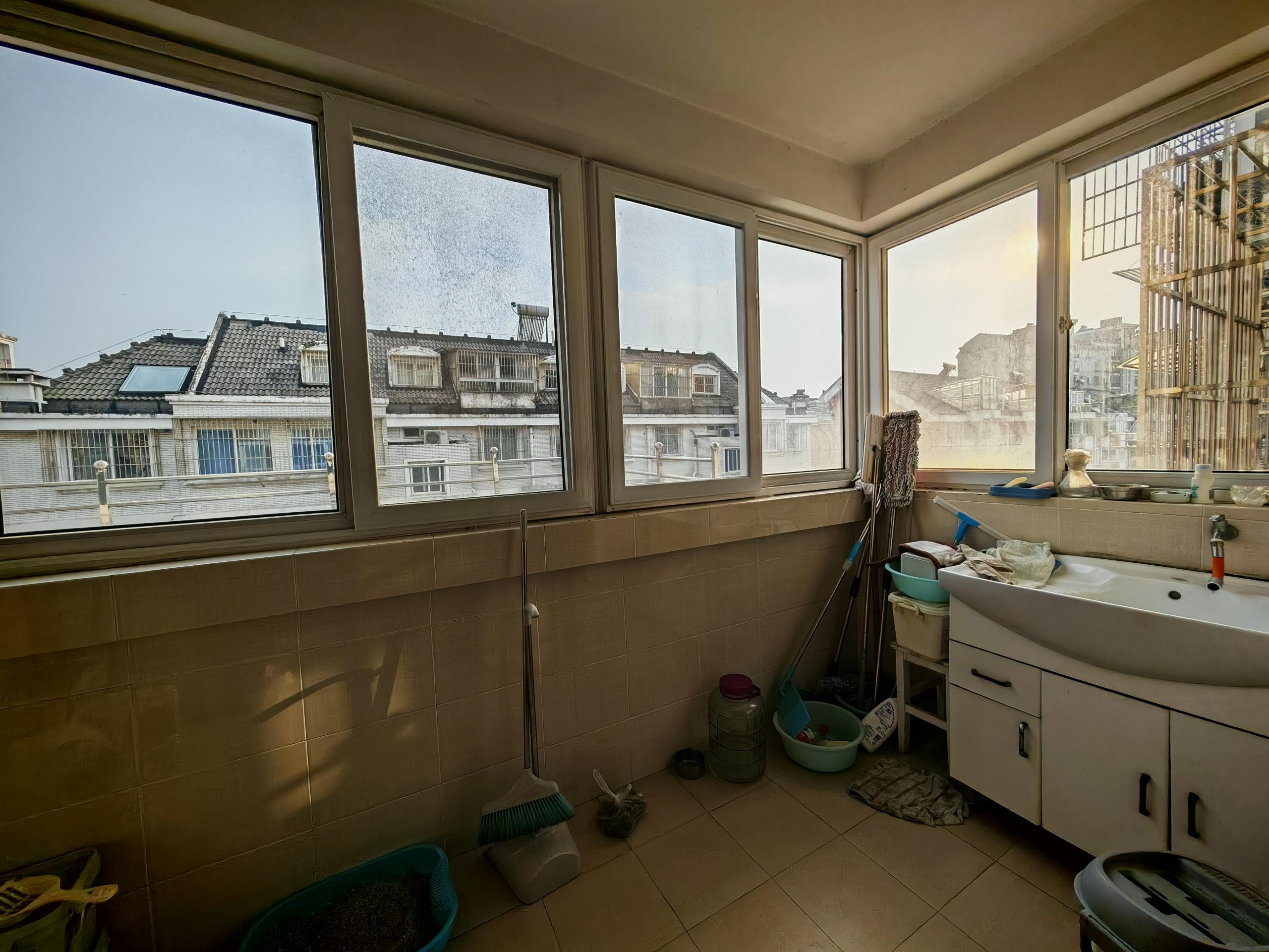 天馨花苑 5室2厅2卫 192.00m²