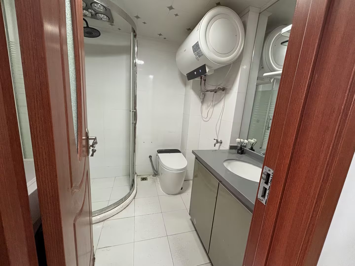 鸿运大厦 2室1厅1卫 120m&sup2;
