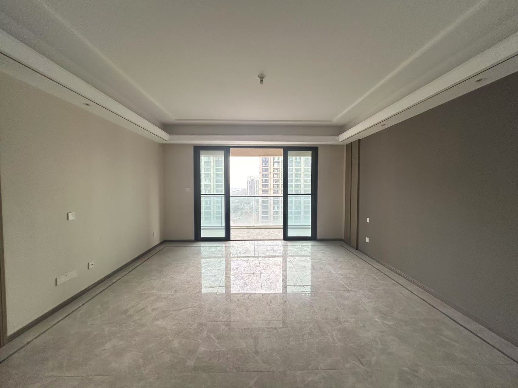 绿城·诚园 5室2厅3卫 204.00m²