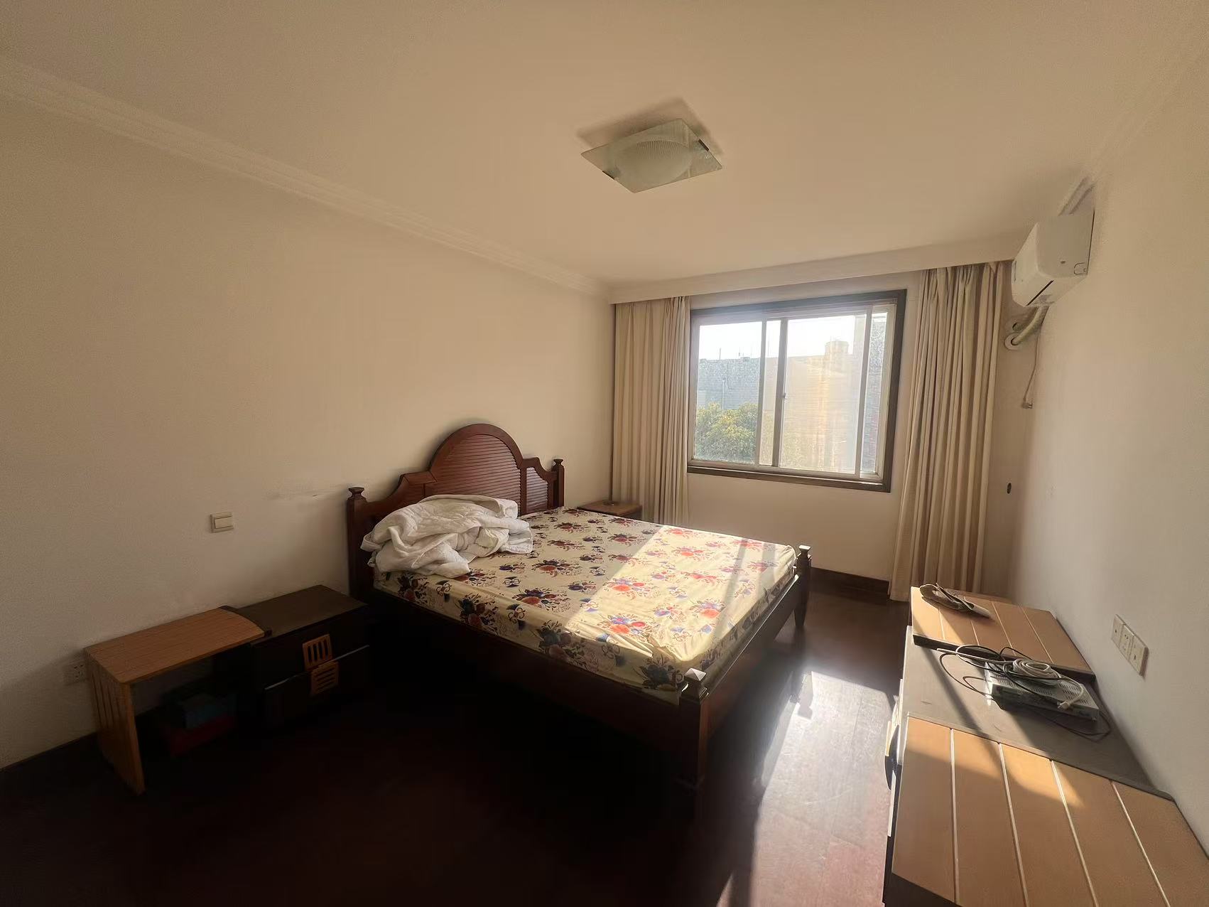 启秀南苑 5室2厅1卫 243.33m&sup2;