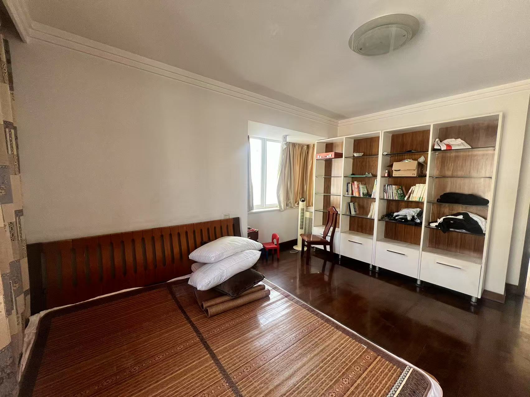 启秀南苑 5室2厅1卫 243.33m&sup2;