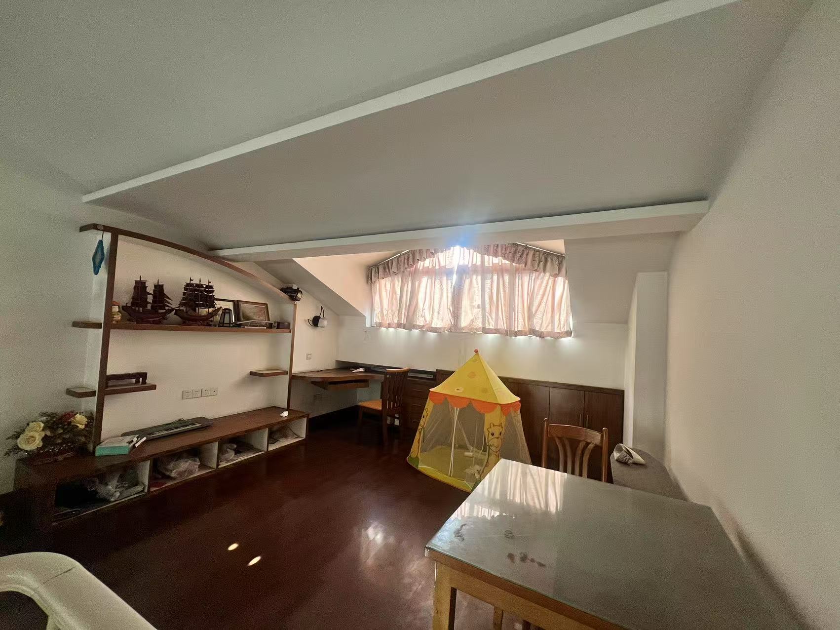 启秀南苑 5室2厅1卫 243.33m&sup2;