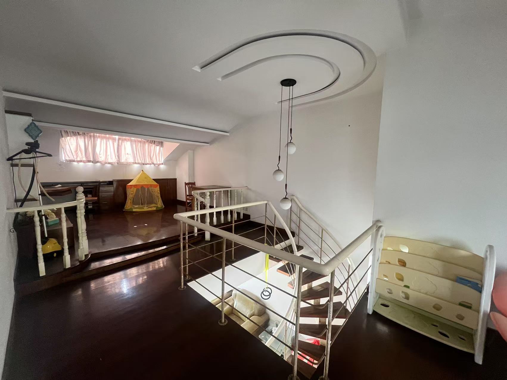 启秀南苑 5室2厅1卫 243.33m&sup2;