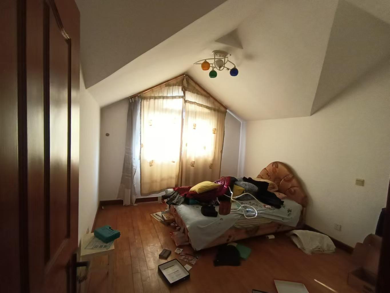 朝晖花园 3室2厅1卫 148.00m&sup2;