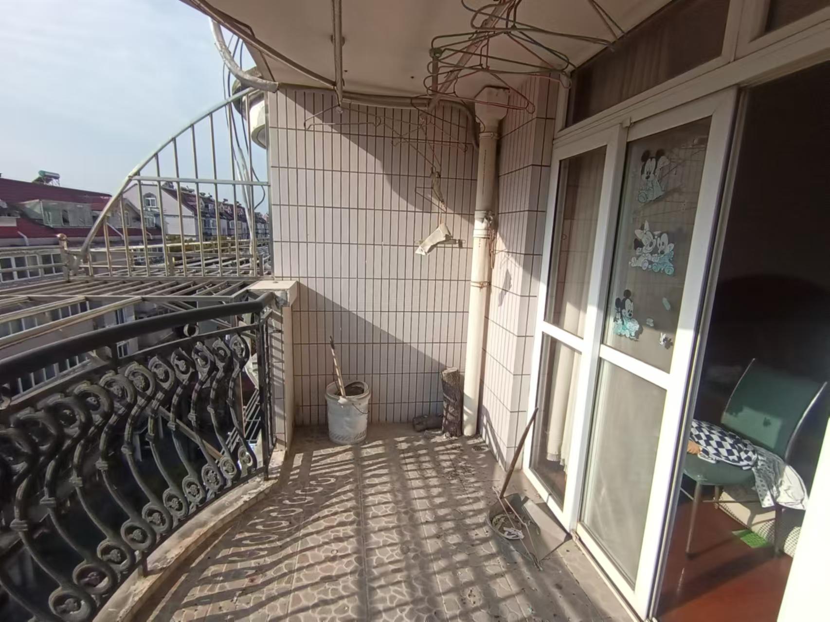 朝晖花园 3室2厅1卫 148.00m&sup2;