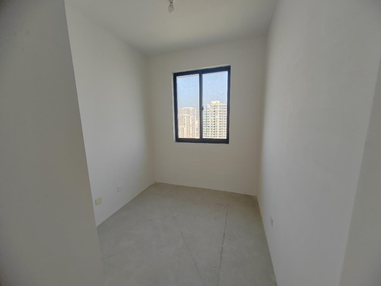 中港翡翠城 3室2厅2卫 107.43m²