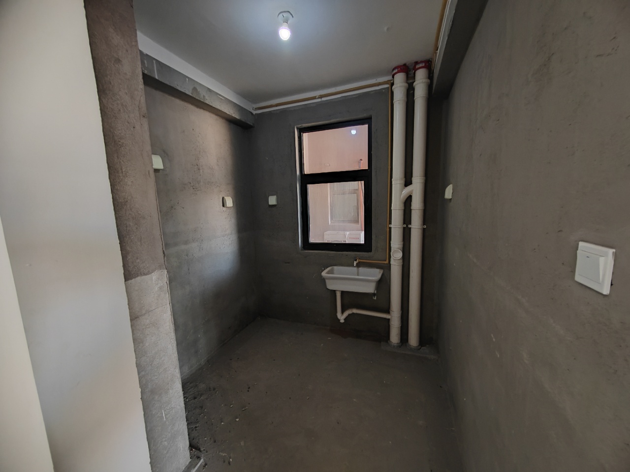 中港翡翠城 3室2厅2卫 107.43m²