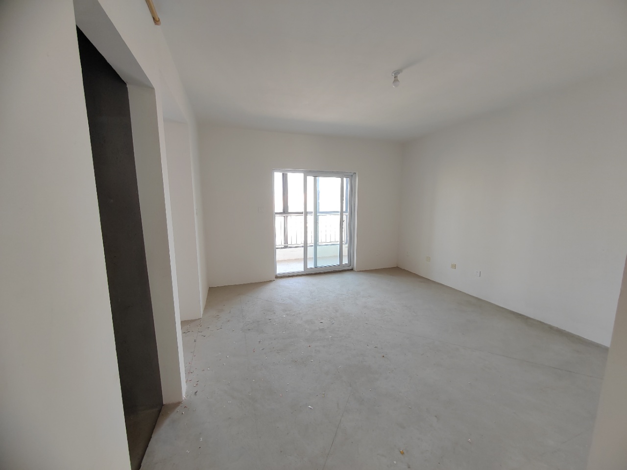 中港翡翠城 3室2厅2卫 107.43m²