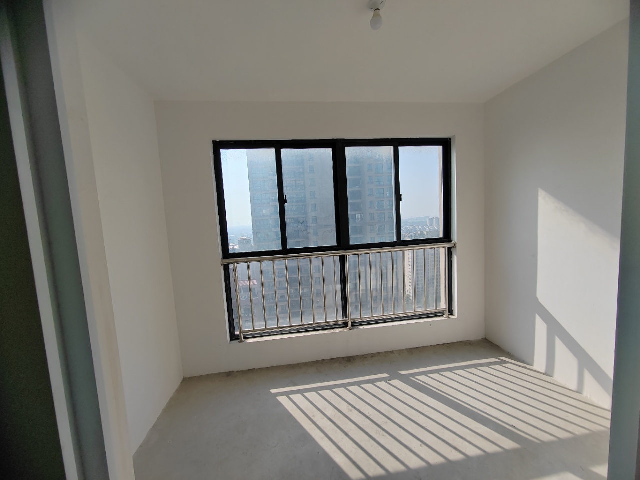 中港翡翠城 3室2厅2卫 107.43m²