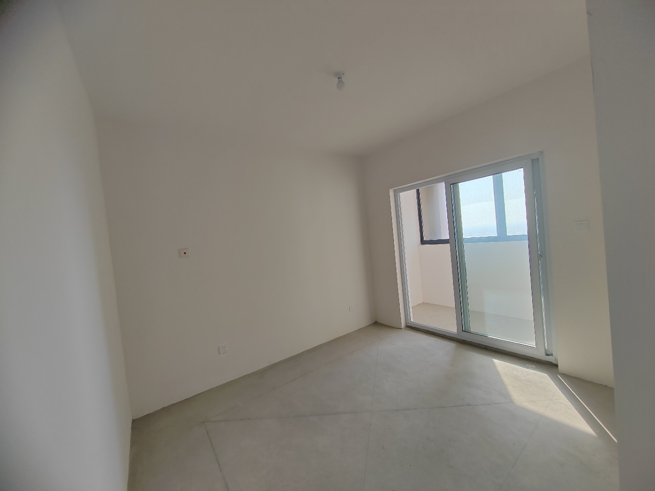 中港翡翠城 3室2厅2卫 107.43m²