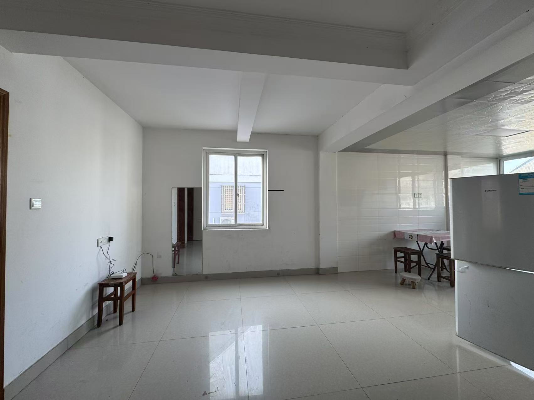 永兴花苑 3室1厅3卫 70.00m²