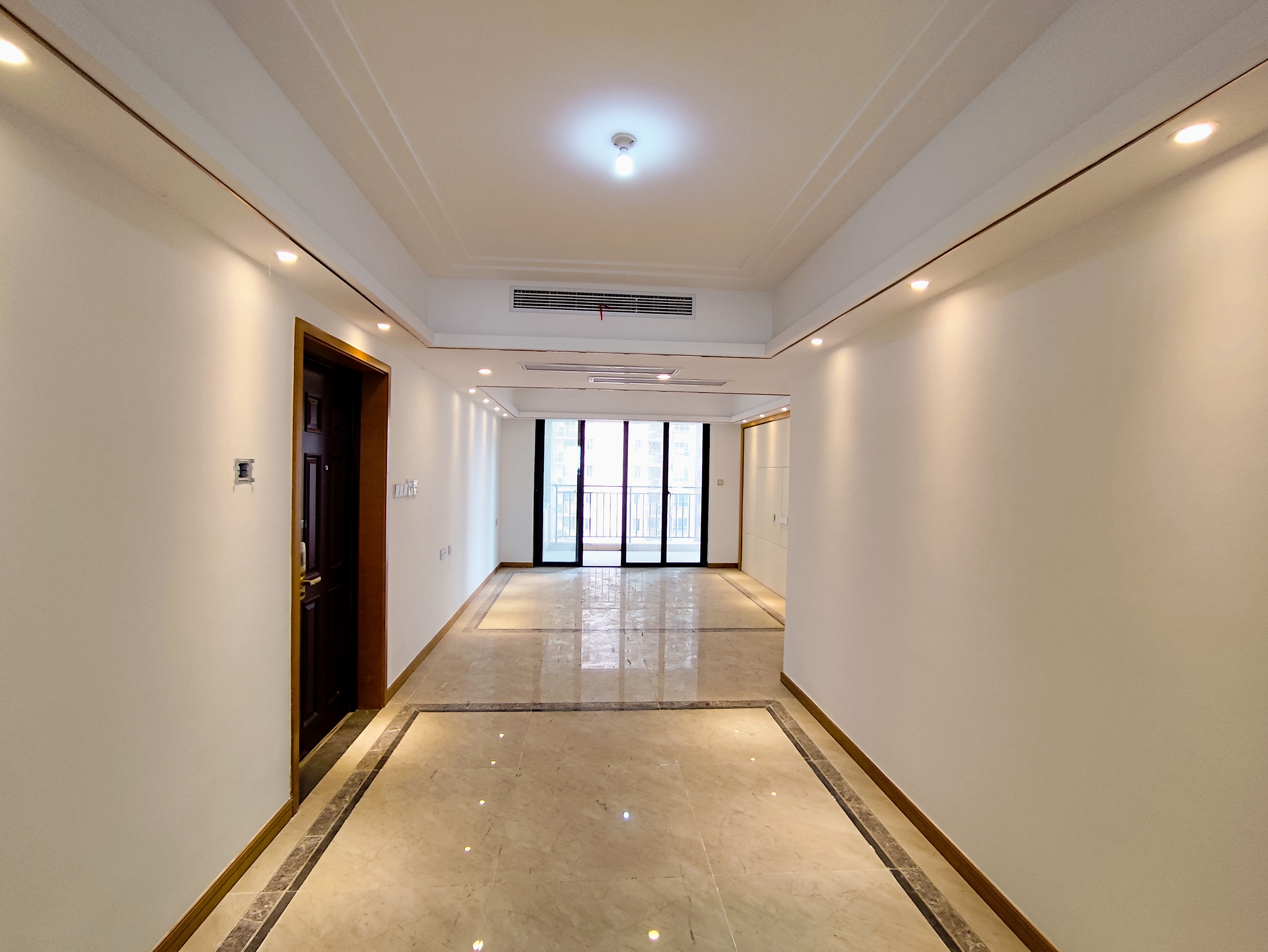 中南世纪花城三期 4室2厅2卫 139.49m²