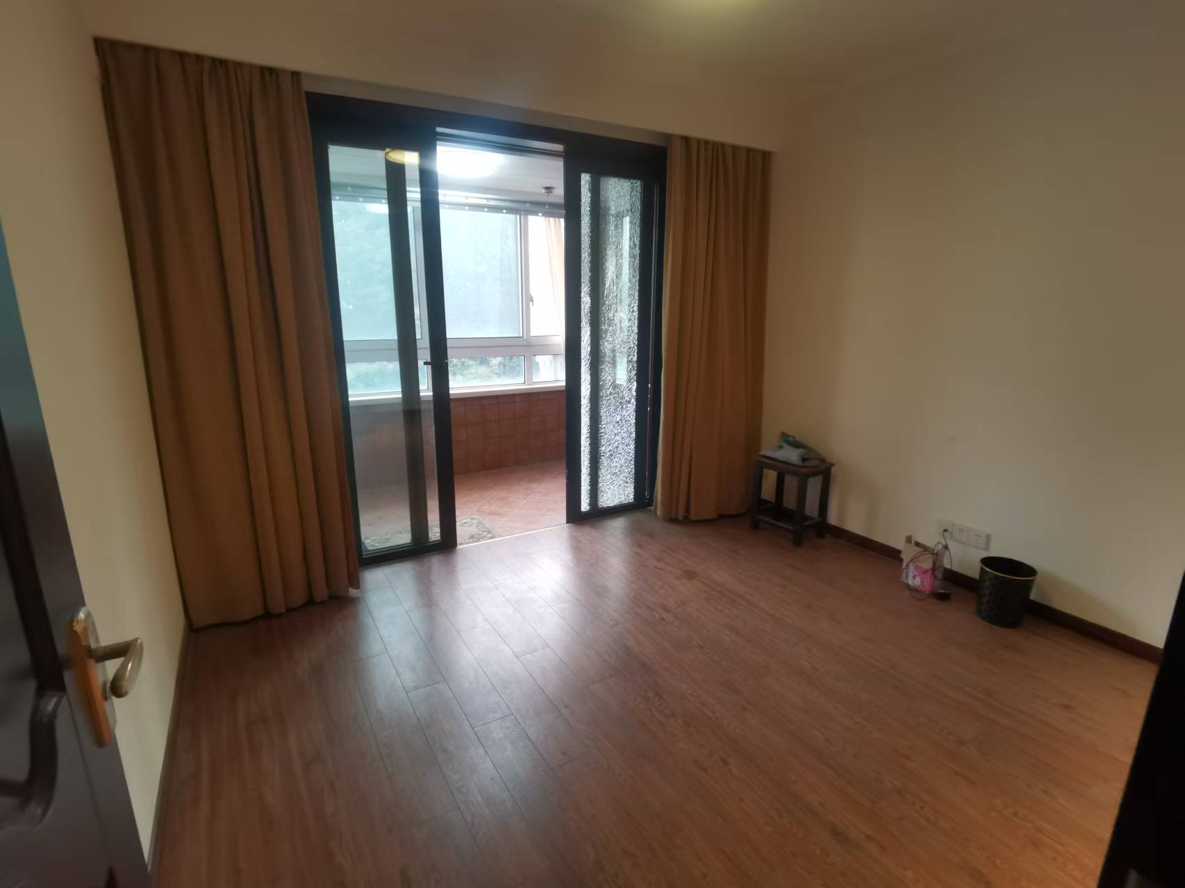 金水湾花园 3室2厅2卫 165m&sup2;
