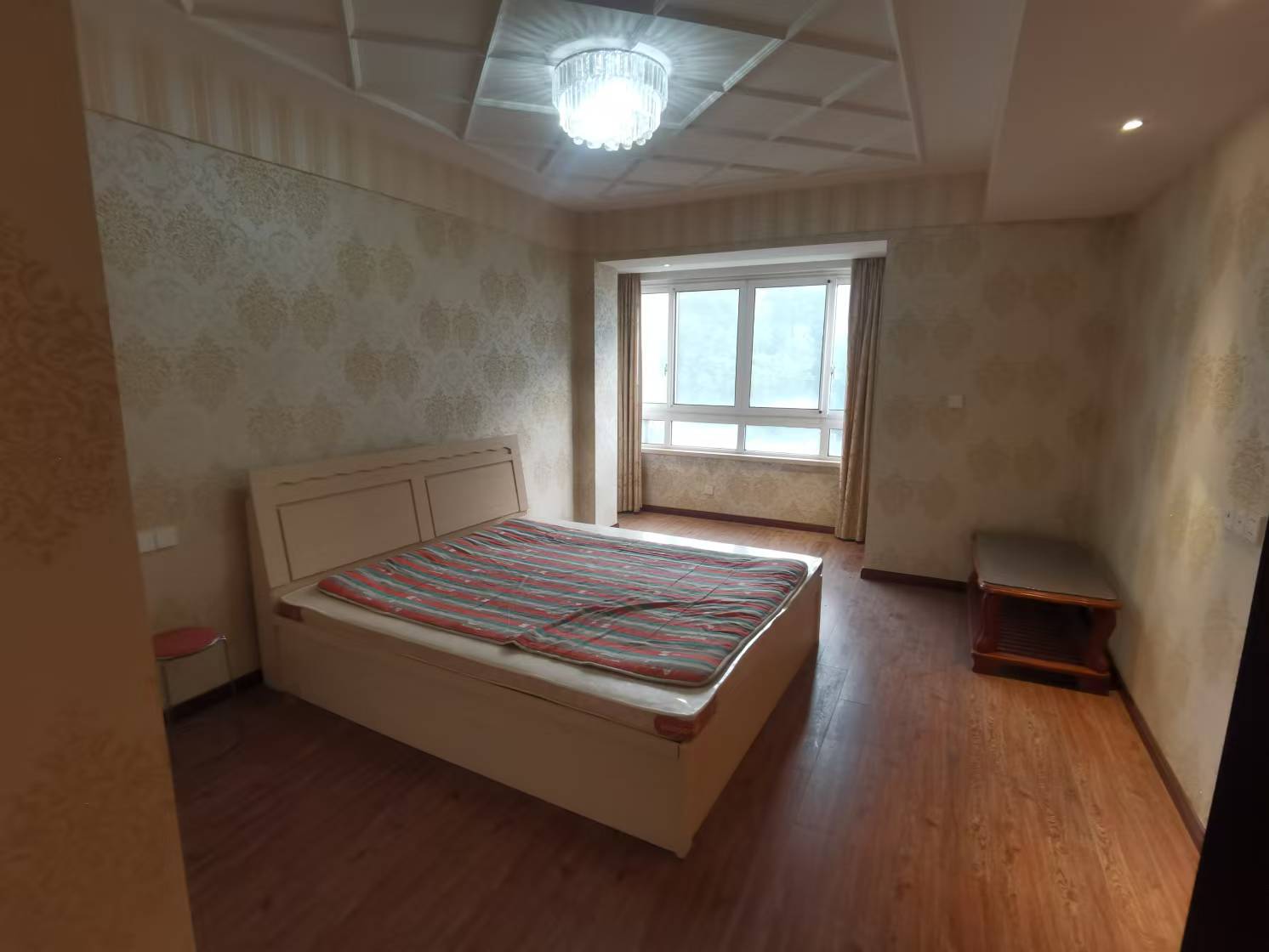 金水湾花园 3室2厅2卫 165m&sup2;