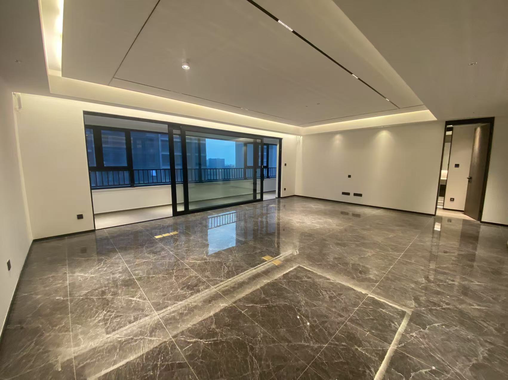 滨江玺 3室2厅3卫 191.00m&sup2;