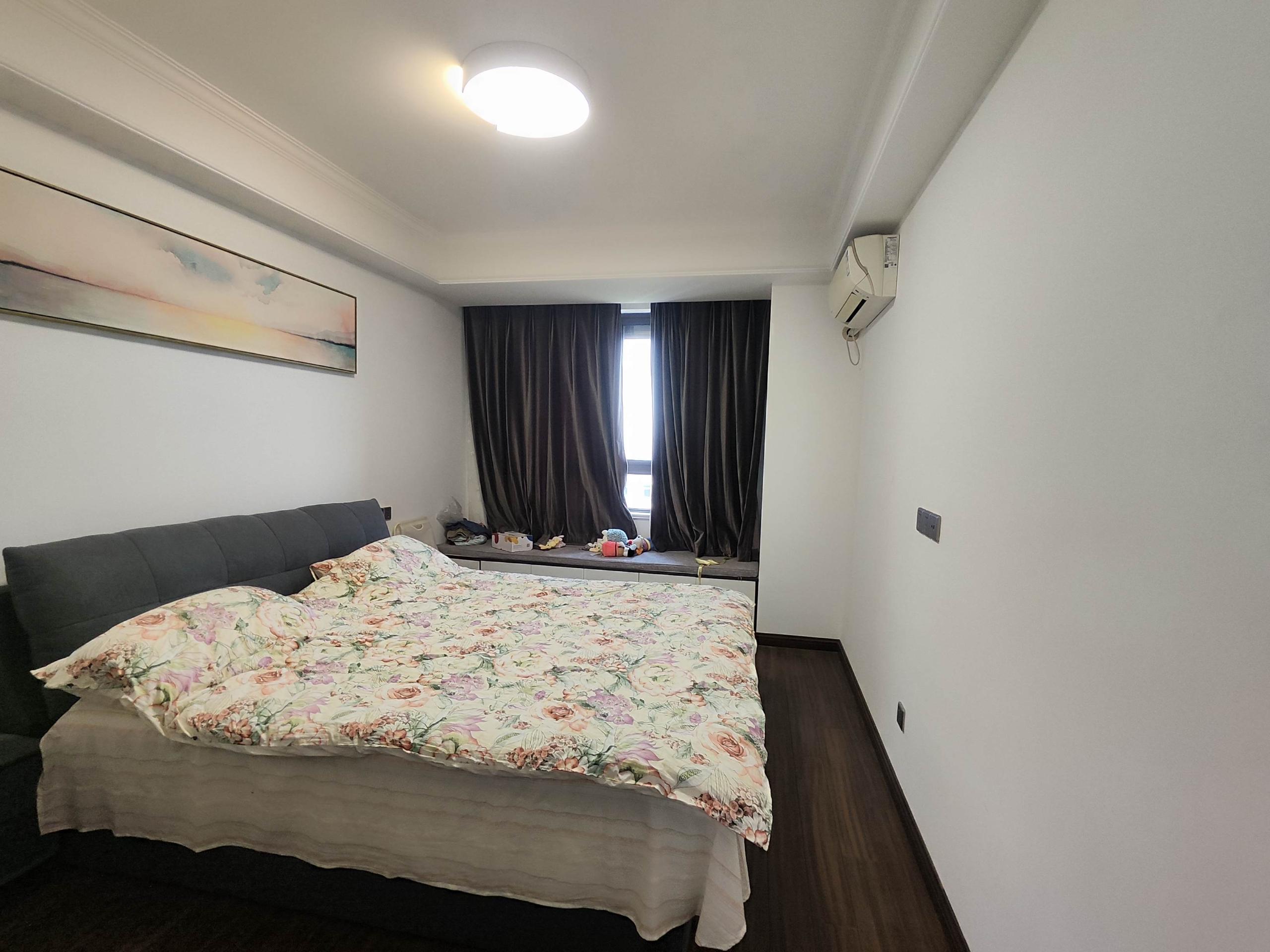 书香华府小区 3室2厅2卫 129.3m&sup2;