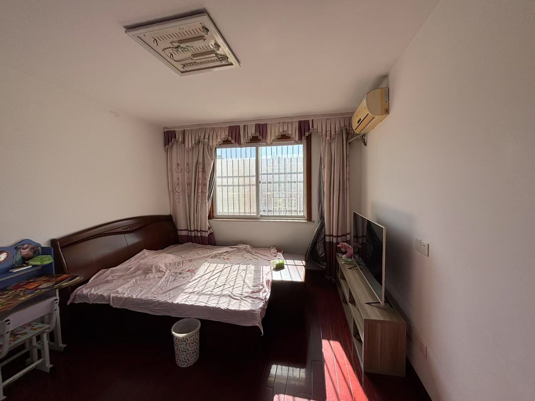 城港花苑东区 4室2厅2卫 172m&sup2;