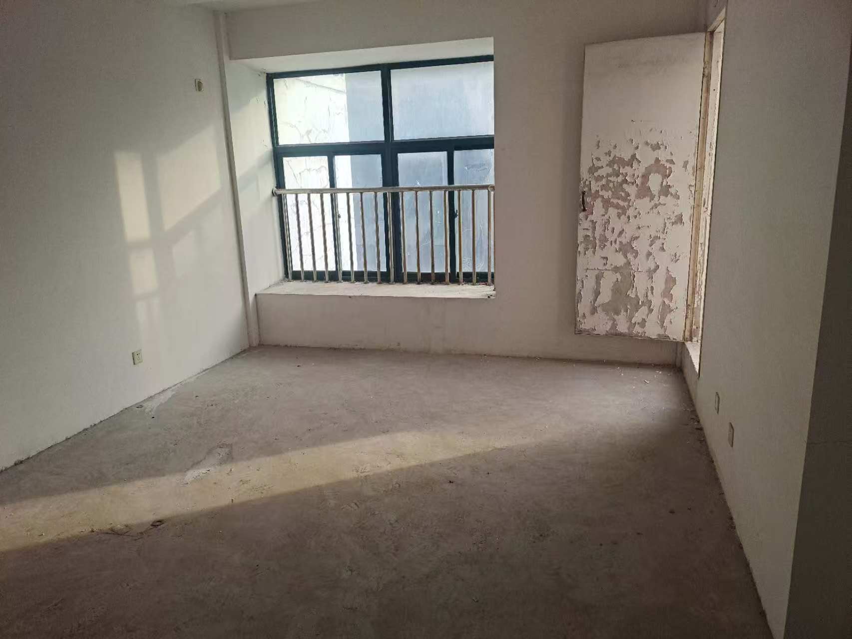 友谊家园 5室2厅4卫 270m&sup2;