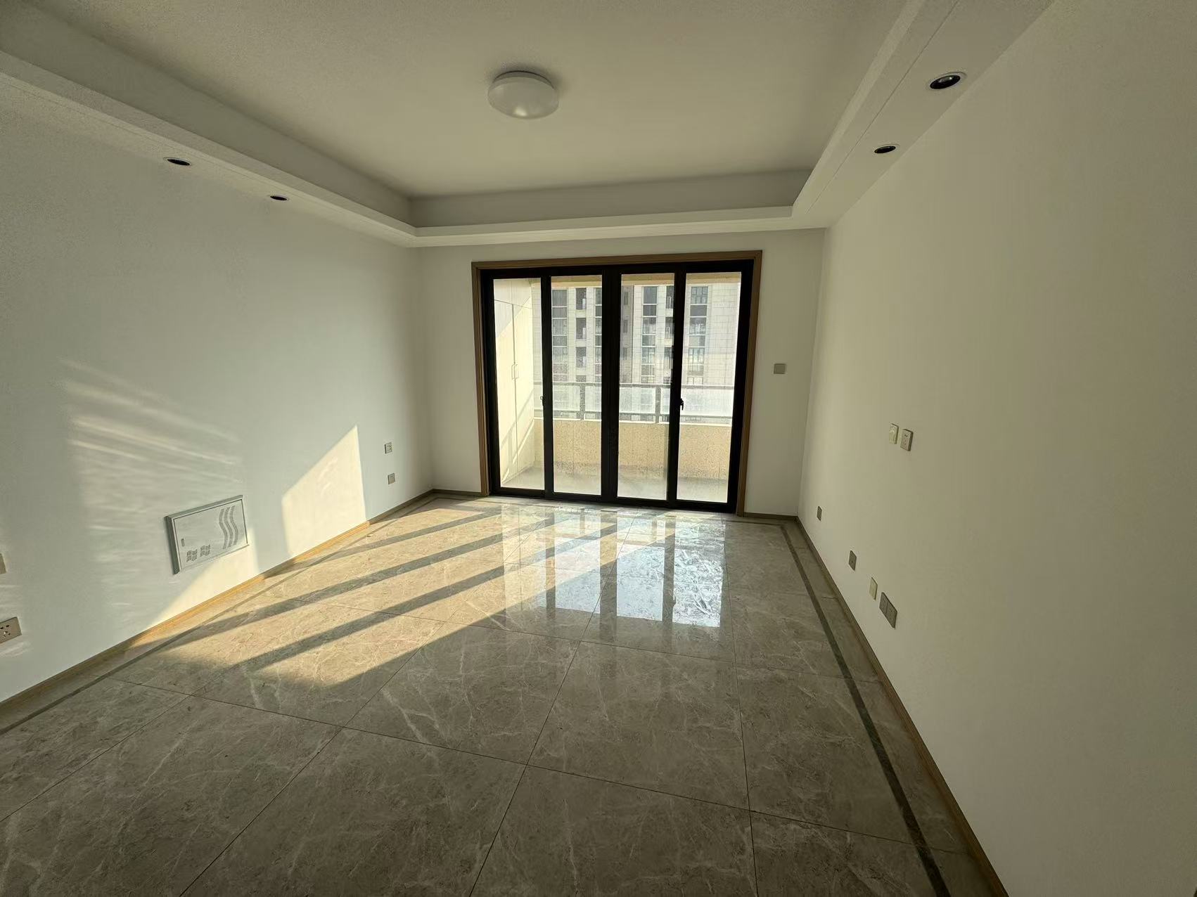 珑府 4室2厅2卫 142.55m&sup2;