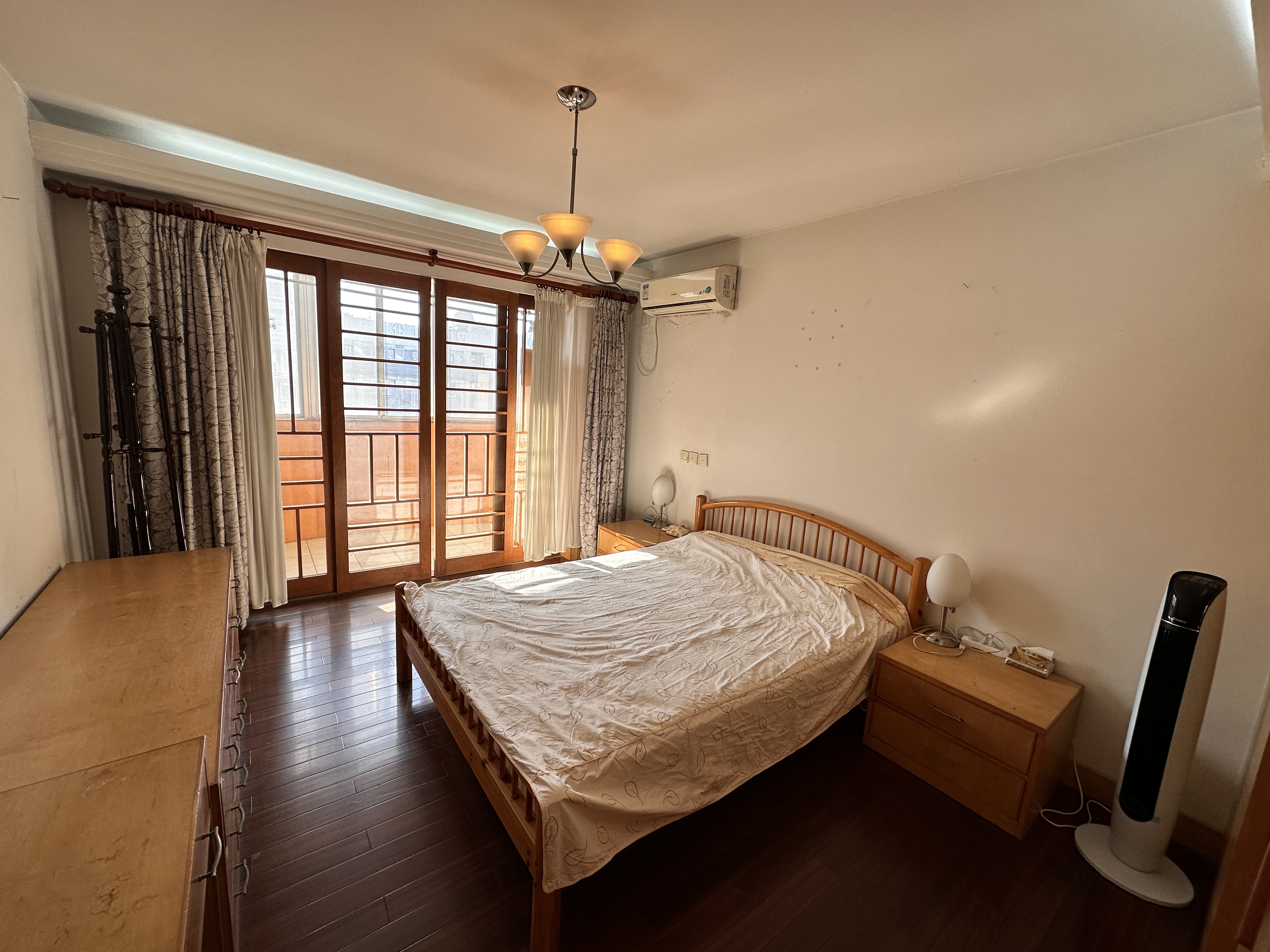 八仙花苑 3室2厅2卫 135.96m²