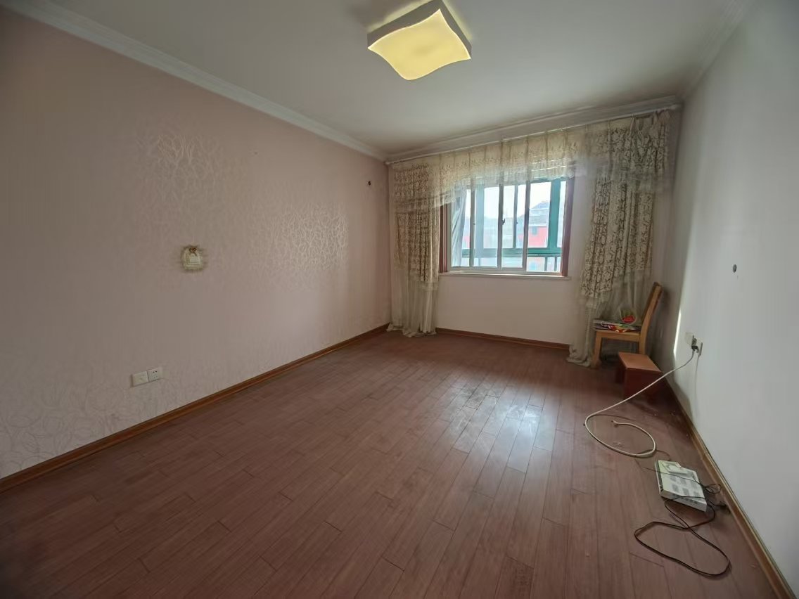 东晖花园 4室2厅2卫 145.00m&sup2;
