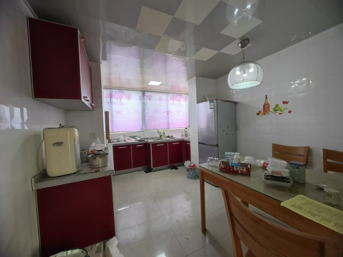 东晖花园 4室2厅2卫 145.00m&sup2;