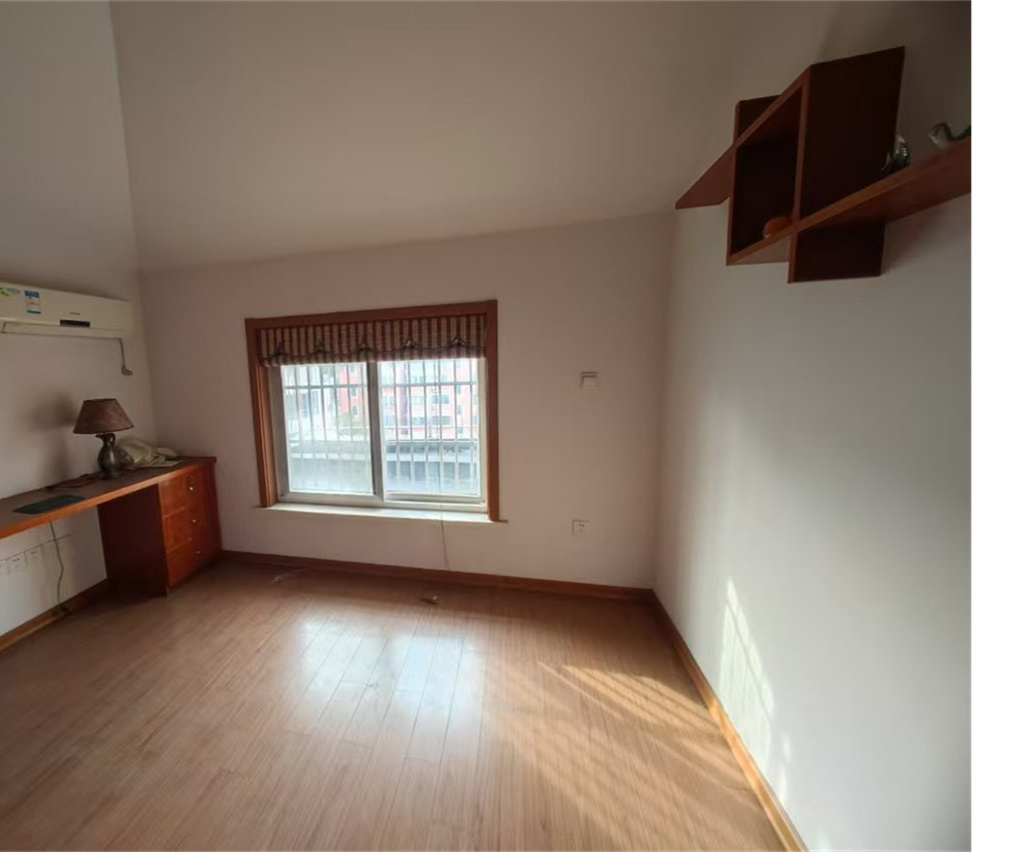东晖花园 4室2厅2卫 145.00m&sup2;