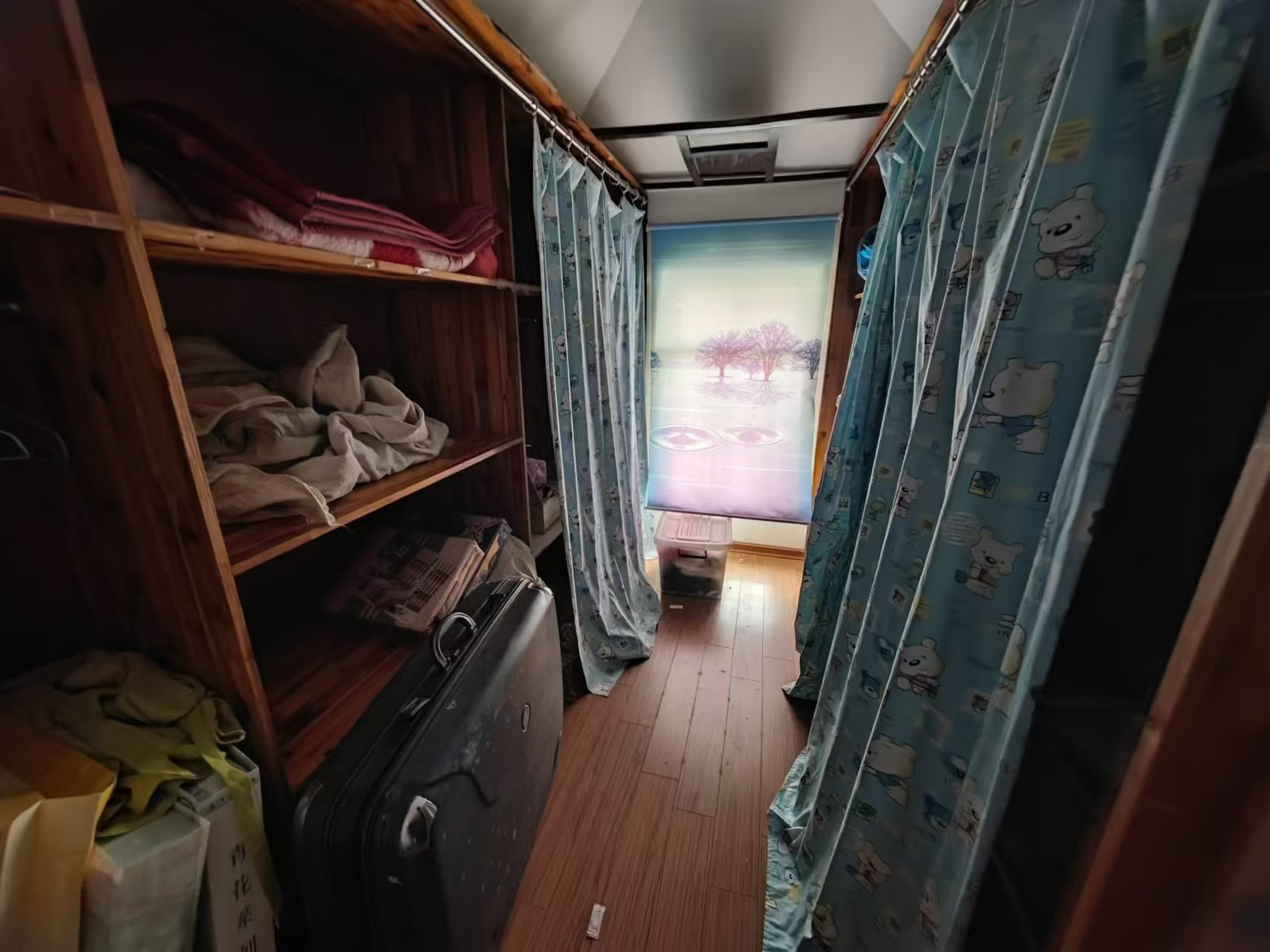 东晖花园 4室2厅2卫 145.00m&sup2;