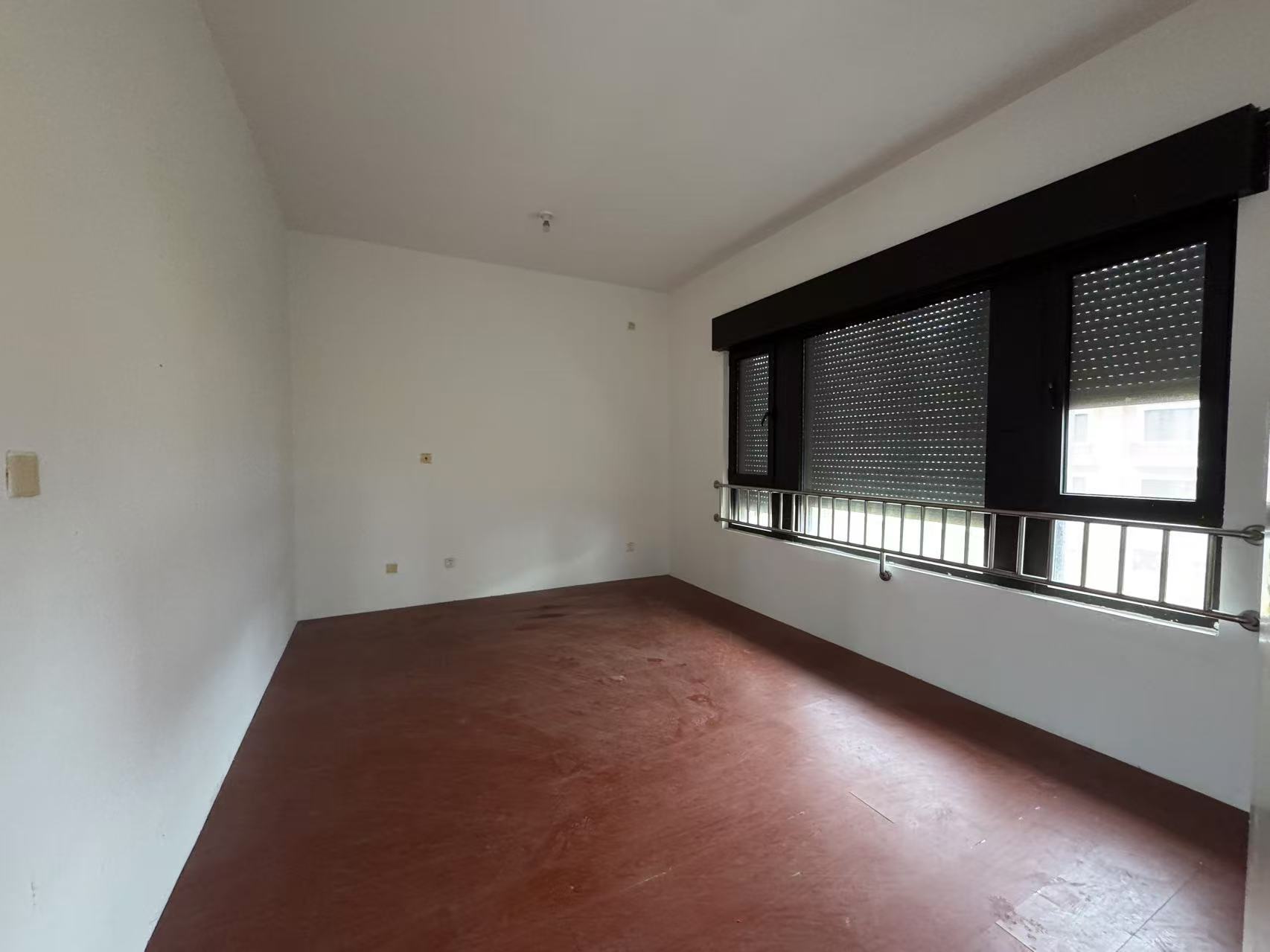 万濠山庄 5室2厅4卫 328.00m&sup2;