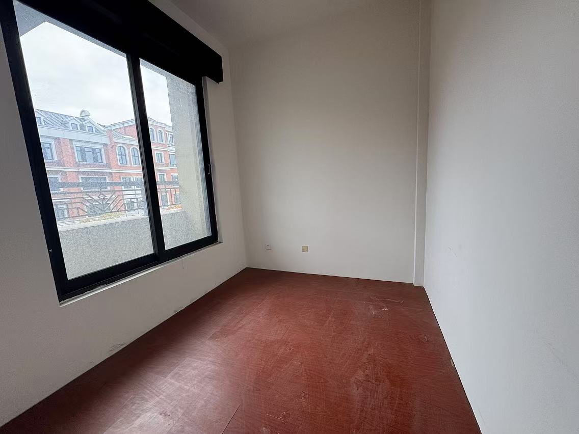 万濠山庄 5室2厅4卫 328.00m&sup2;