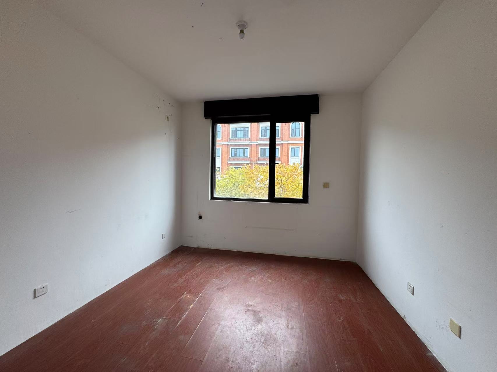万濠山庄 5室2厅4卫 328.00m&sup2;