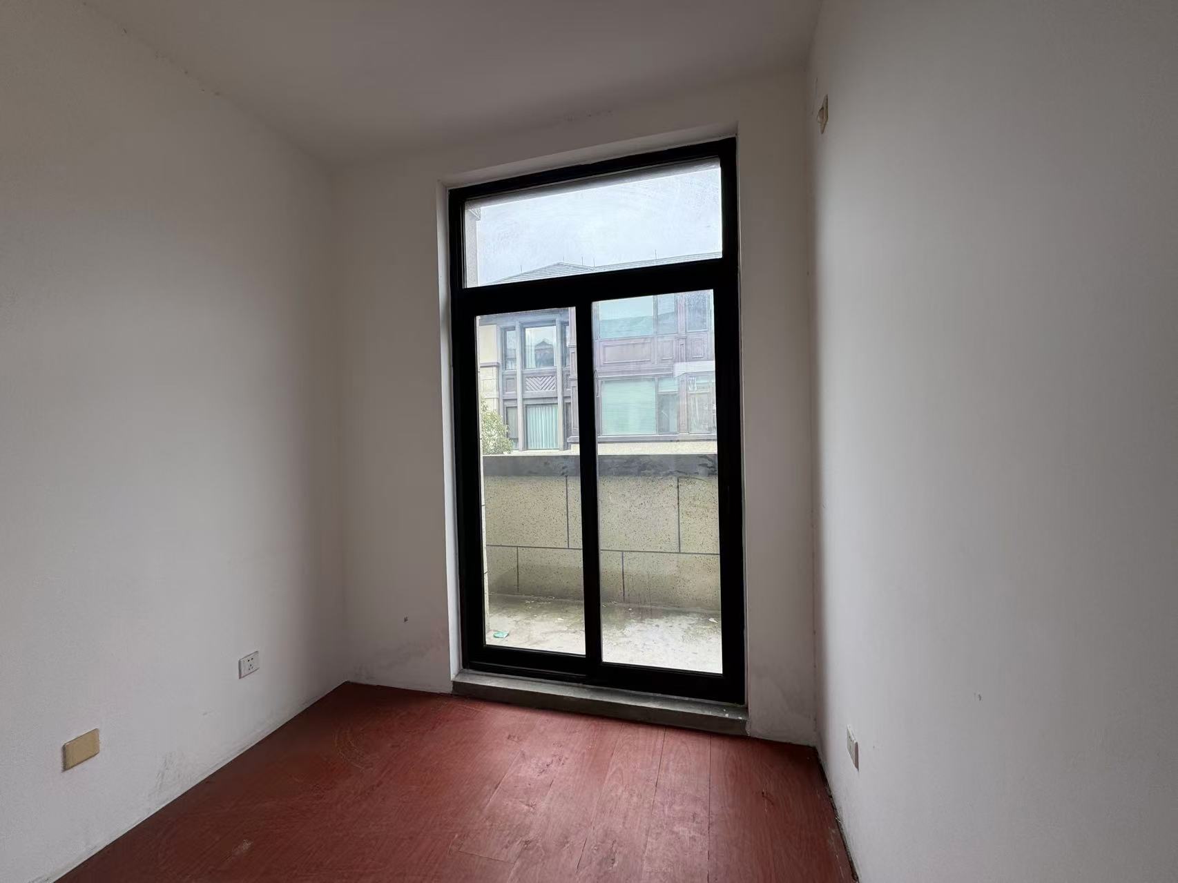 万濠山庄 5室2厅4卫 328.00m&sup2;