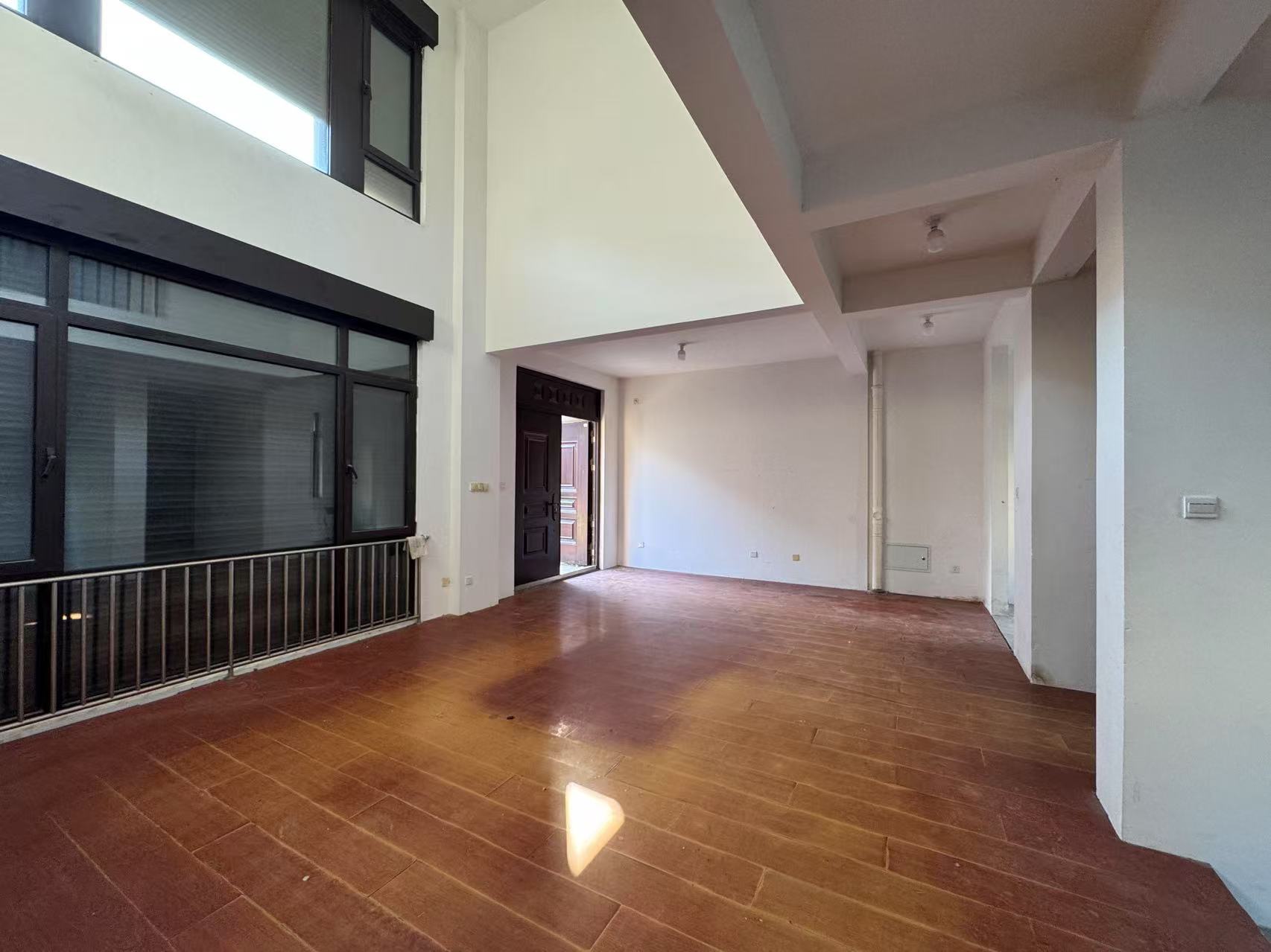 万濠山庄 5室2厅4卫 328.00m&sup2;