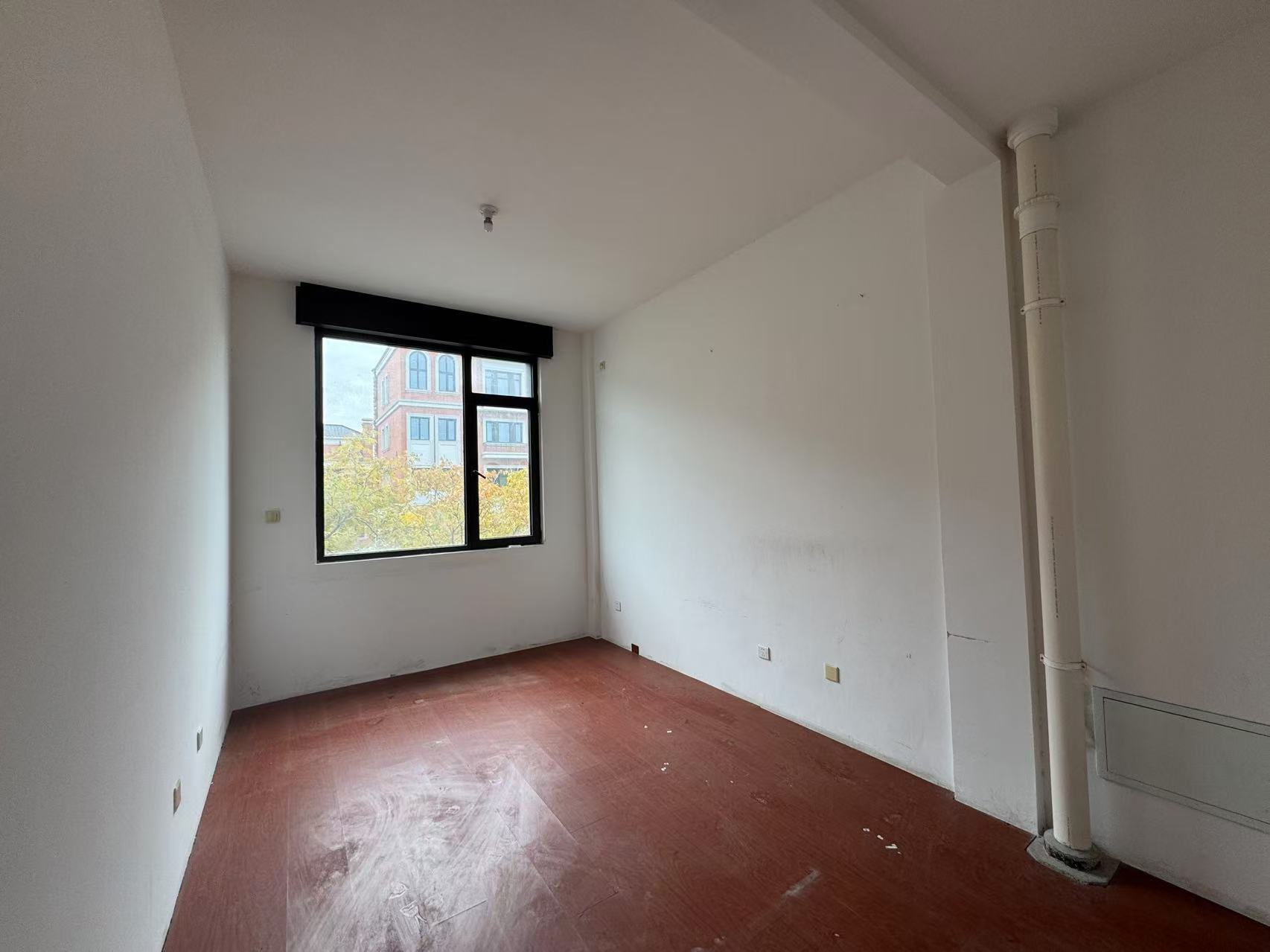 万濠山庄 5室2厅4卫 328.00m&sup2;