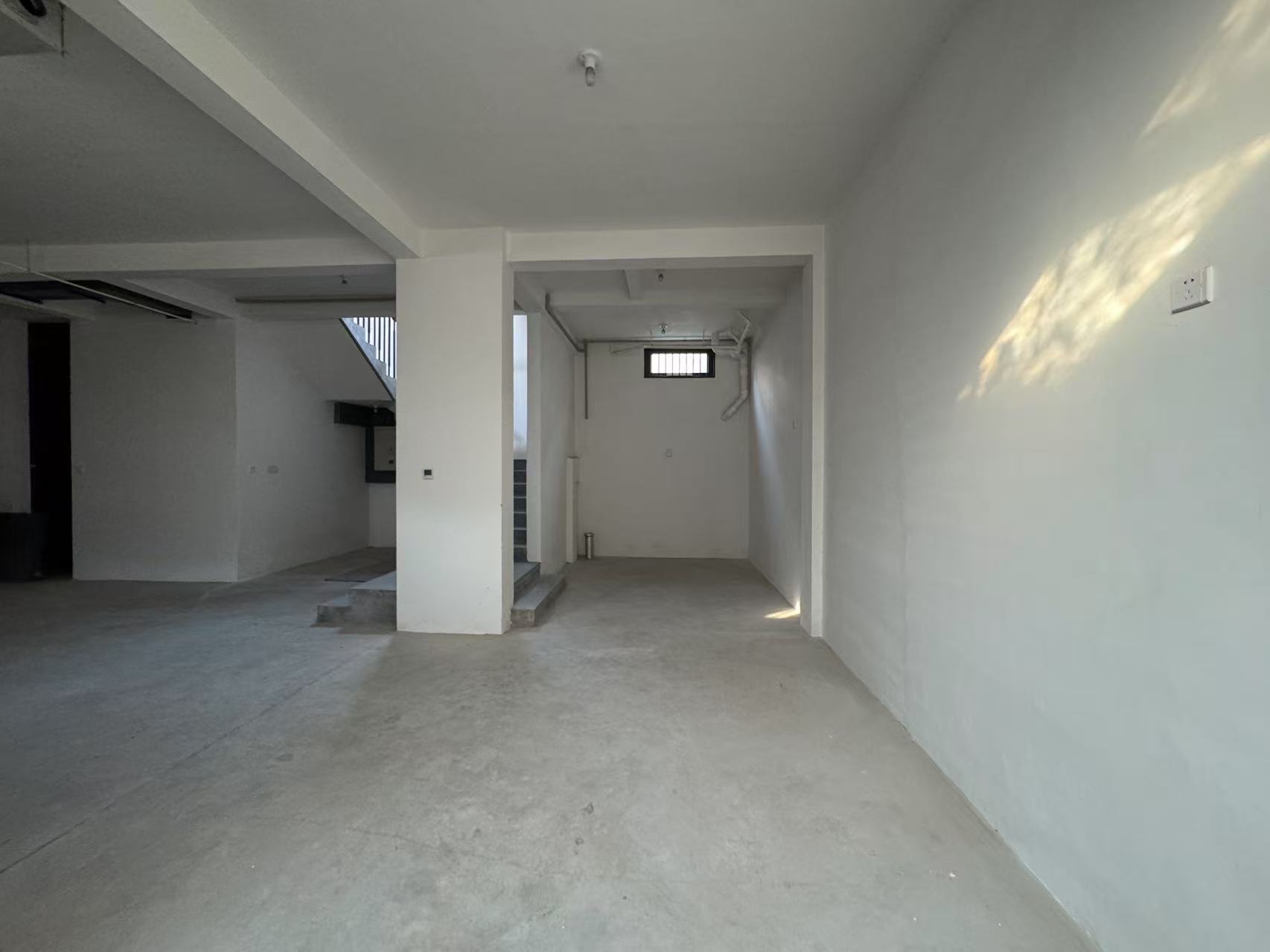 万濠山庄 5室2厅4卫 328.00m&sup2;
