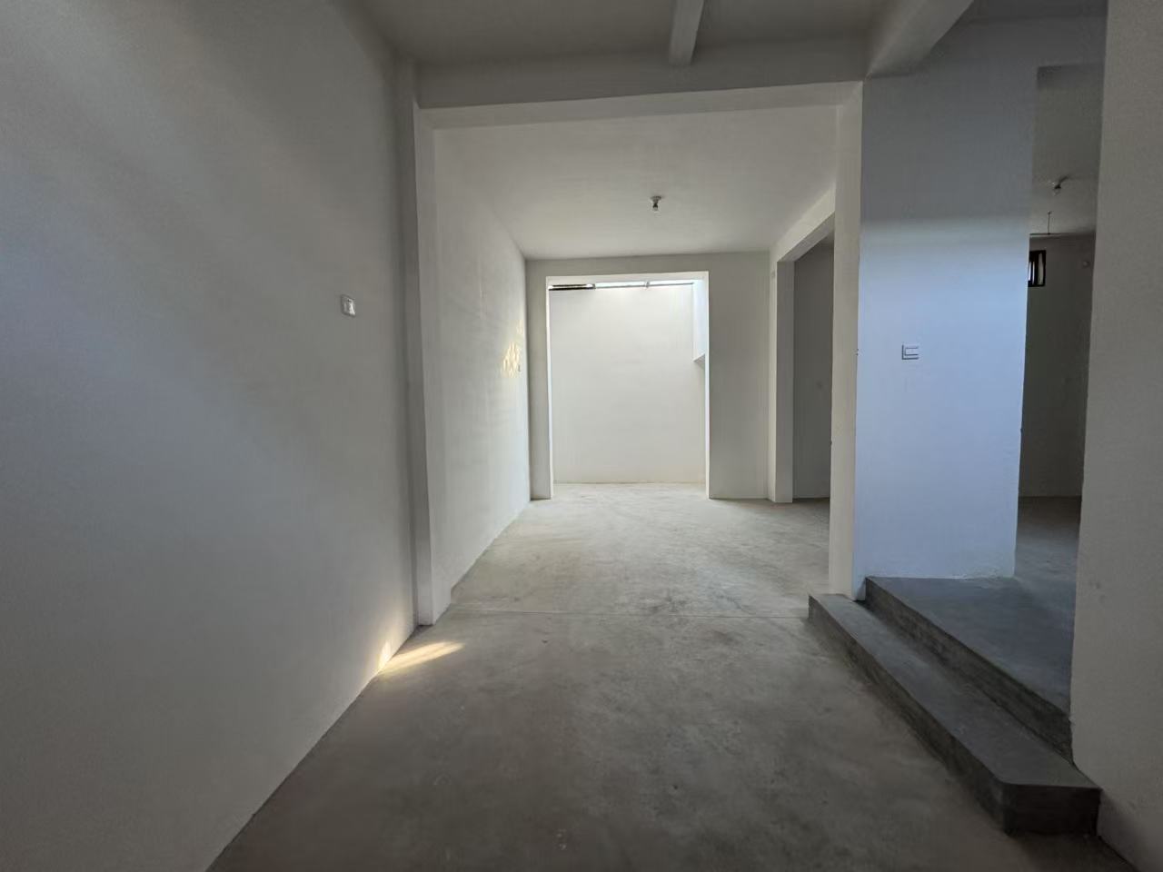 万濠山庄 5室2厅4卫 328.00m&sup2;