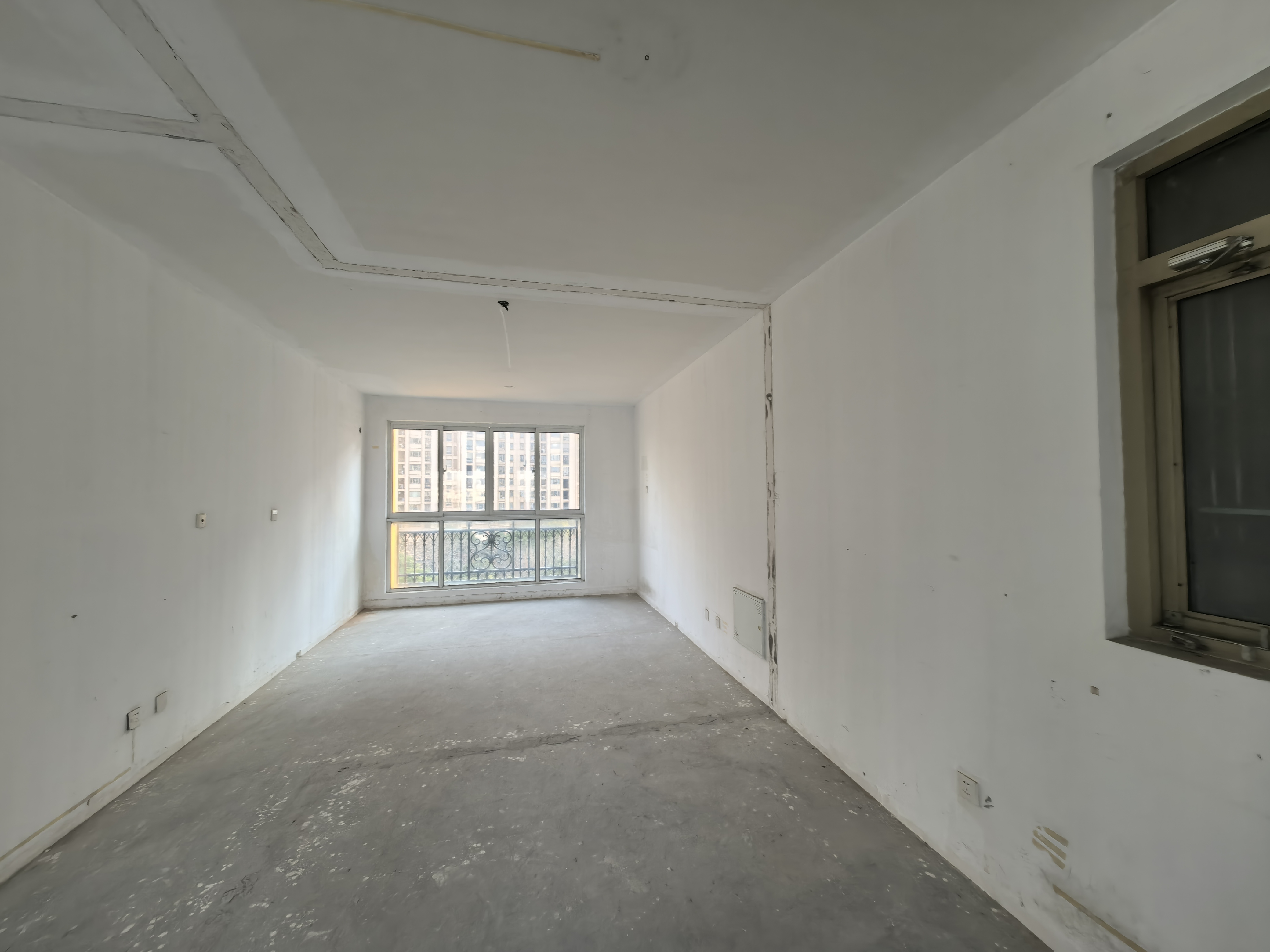 中南世纪花城二期 4室2厅2卫 134.88m²