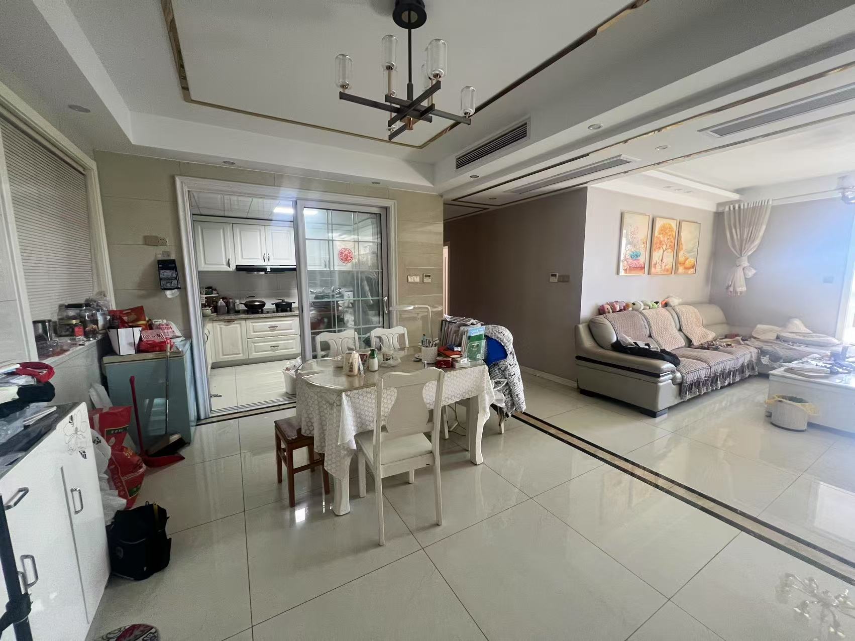 王府大厦 3室2厅2卫 204m²